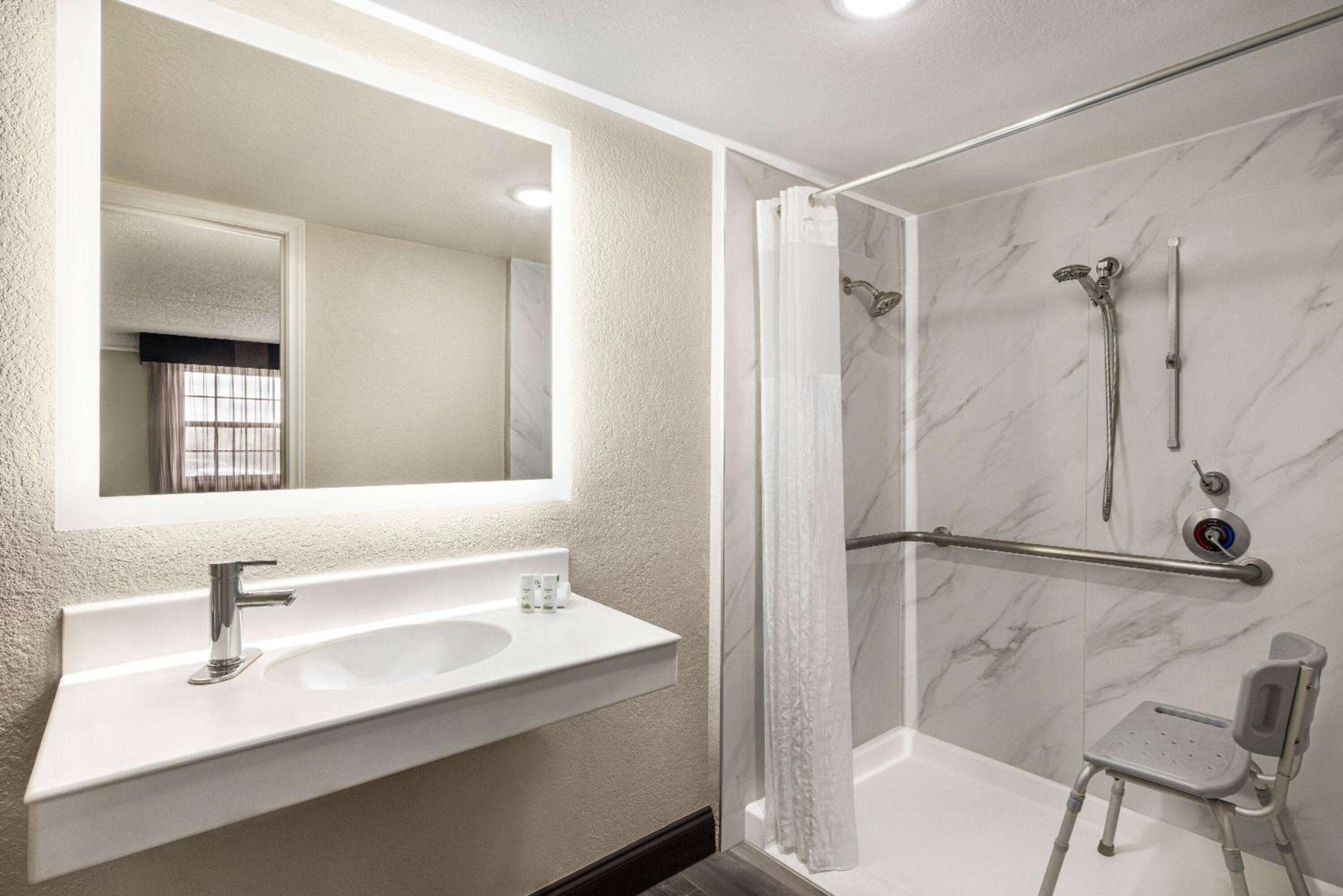 Doube Room with Two Double Beds and Roll-In Shower - Mobility/Hearing Accessible - Non-Smoking