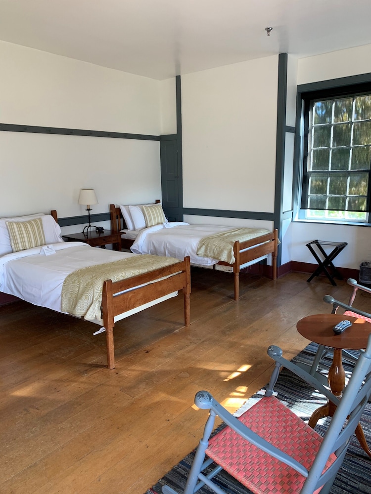Standard Suite, Multiple Beds