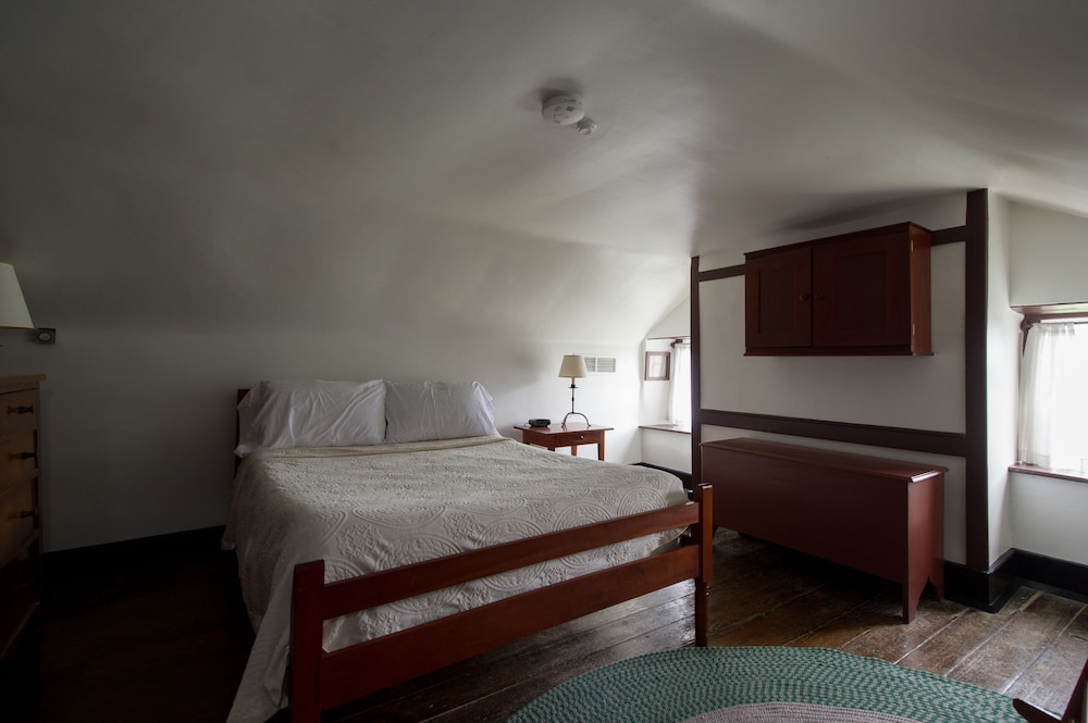 Standard Suite, Multiple Beds