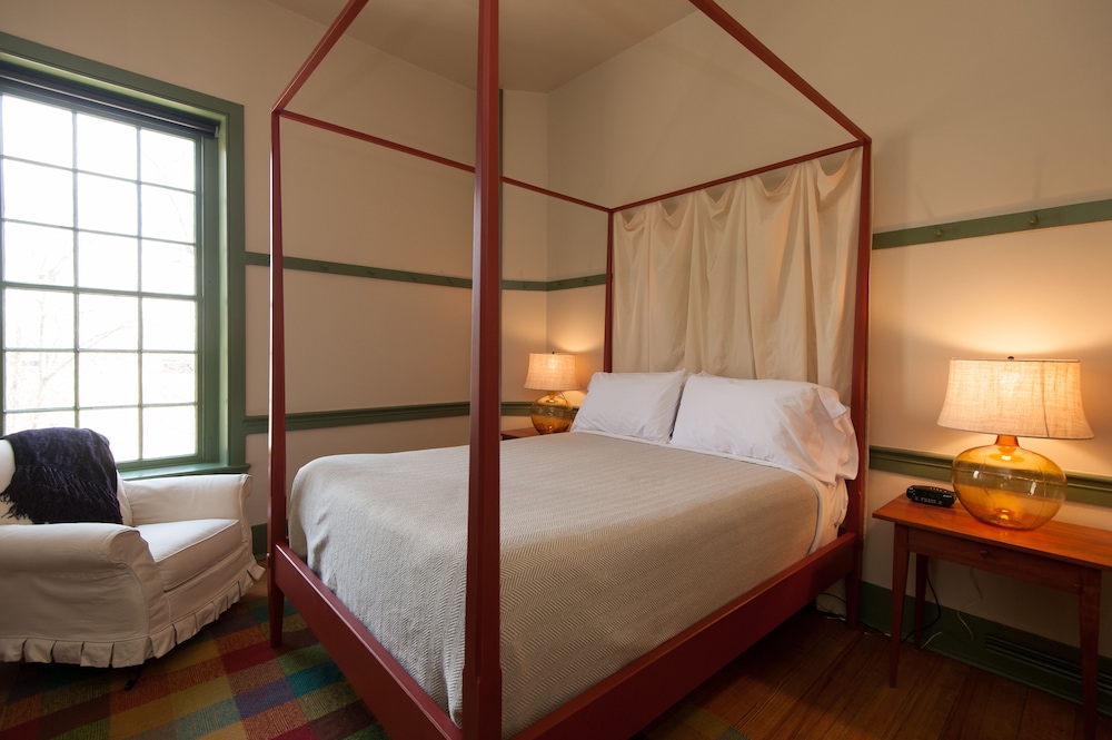 Standard Suite, 1 Queen Bed