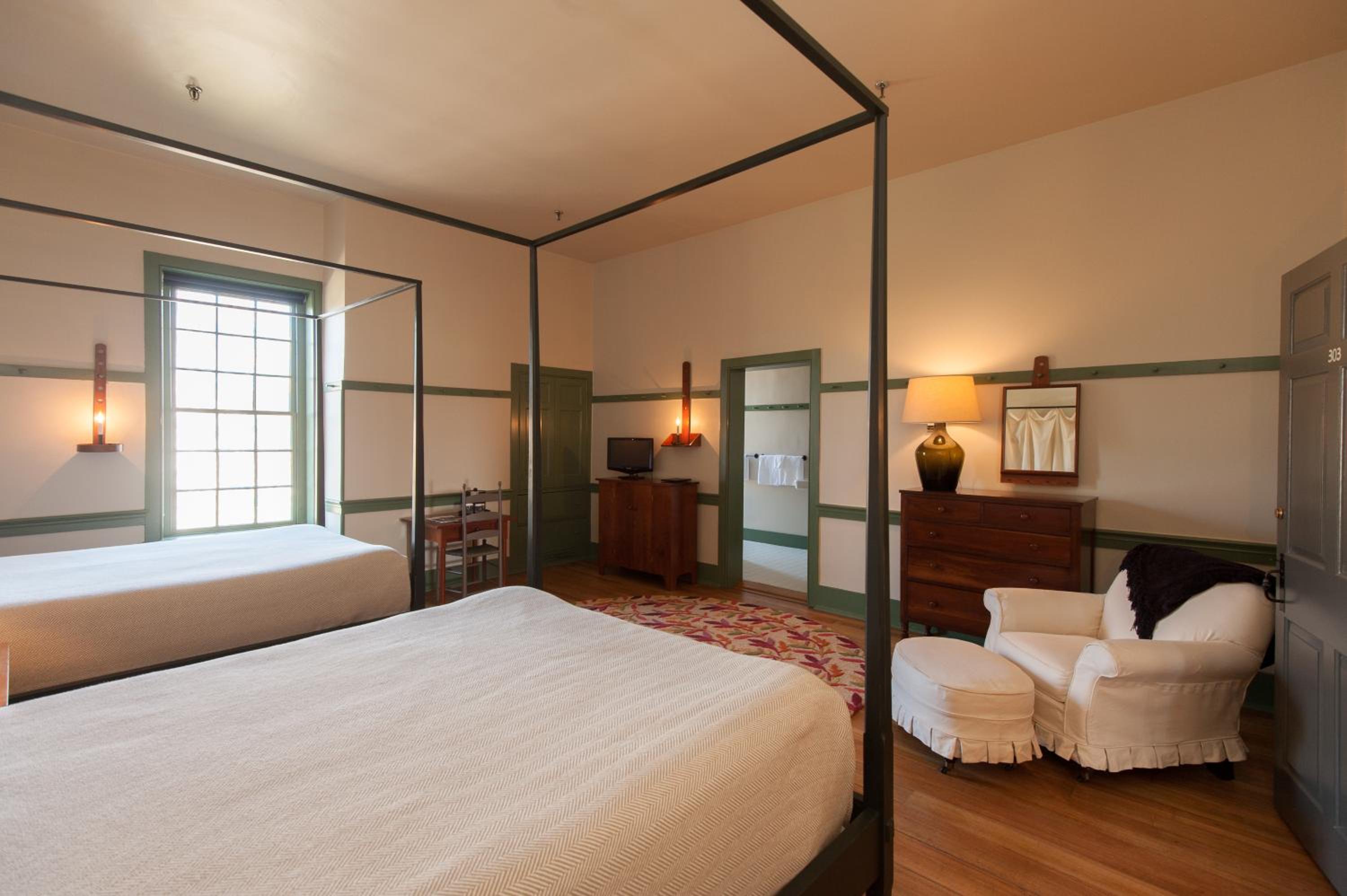 Deluxe Queen Room