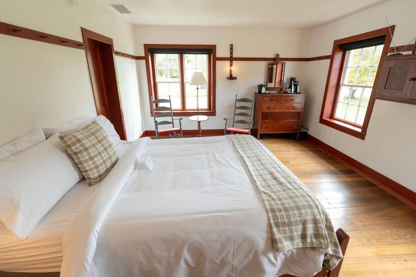 Deluxe Queen Room
