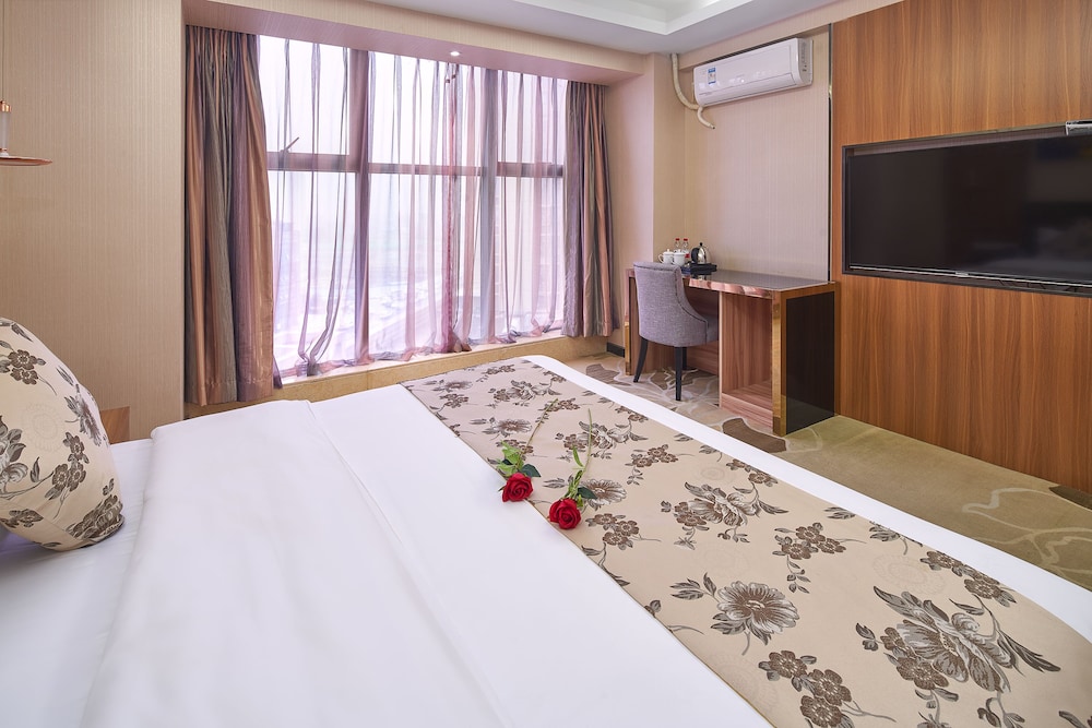 Deluxe Queen Room