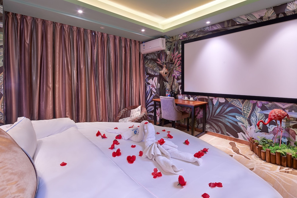 Design Room, 1 Queen Bed(B)