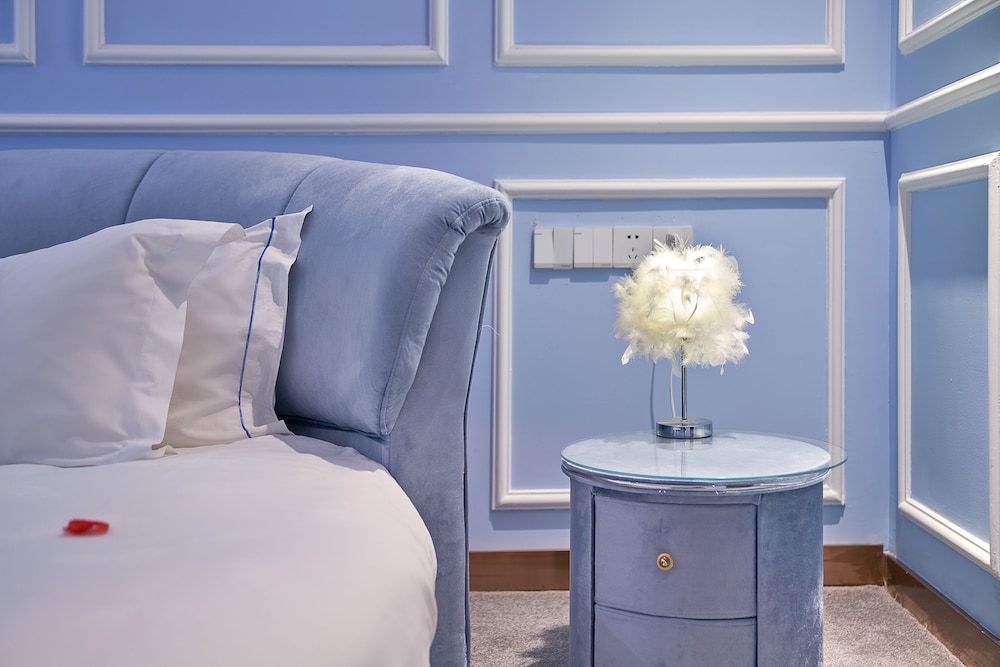 Design Room, 1 Queen Bed(D)