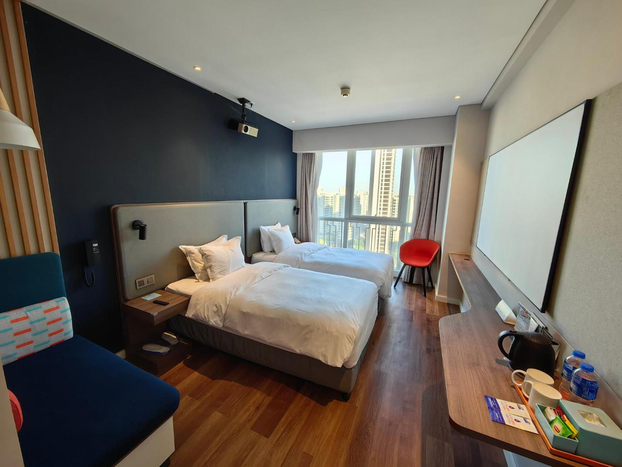 Standard Twin Room with Lake View and AV Equipment