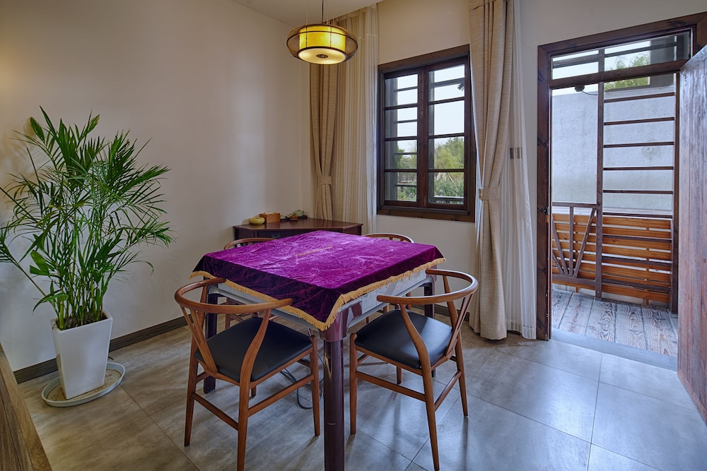 The Fifth Twin Room