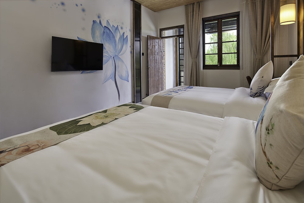 The Third Twin Room