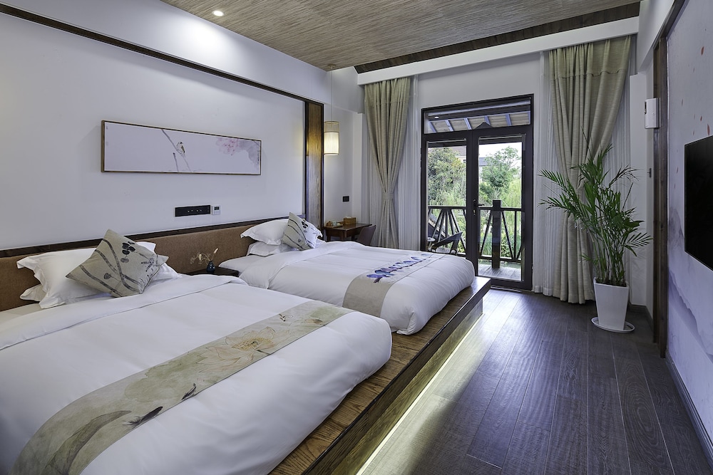Design Twin Room