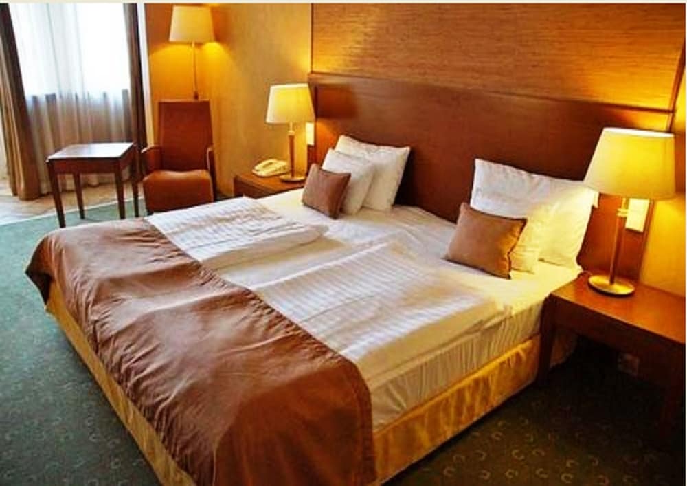 Deluxe Double Room, 1 Double Bed, Non Smoking, Mountain View