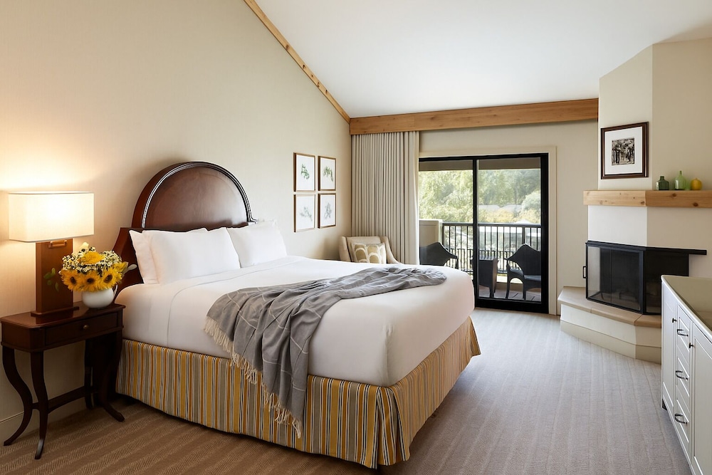Room, 1 King Bed, Fireplace (No View)