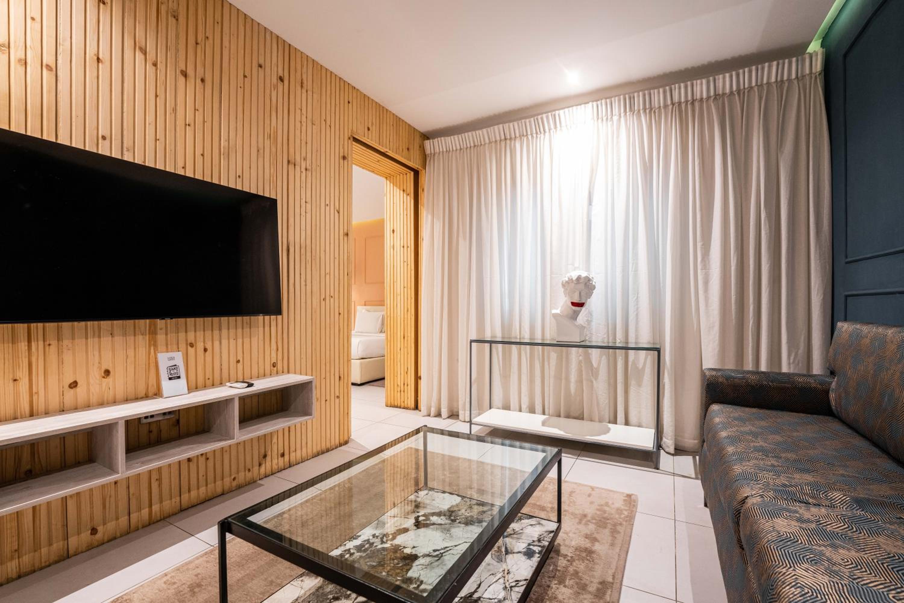 Deluxe Suite