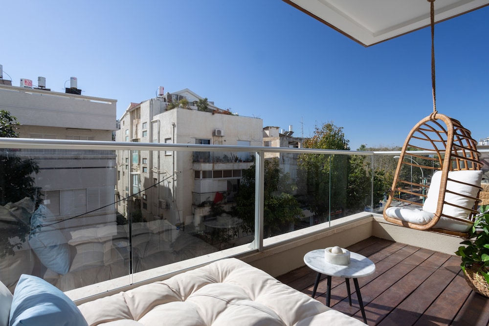 Three Bedroom Apartment with Garden