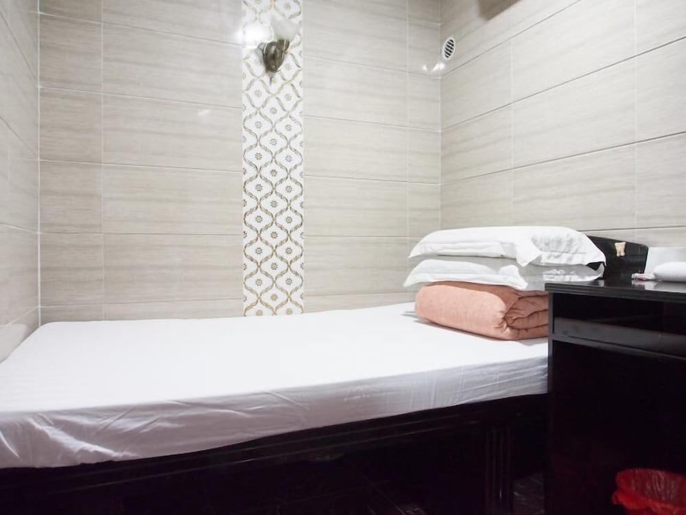 Basic Single Room, 1 Twin Bed, Non Smoking