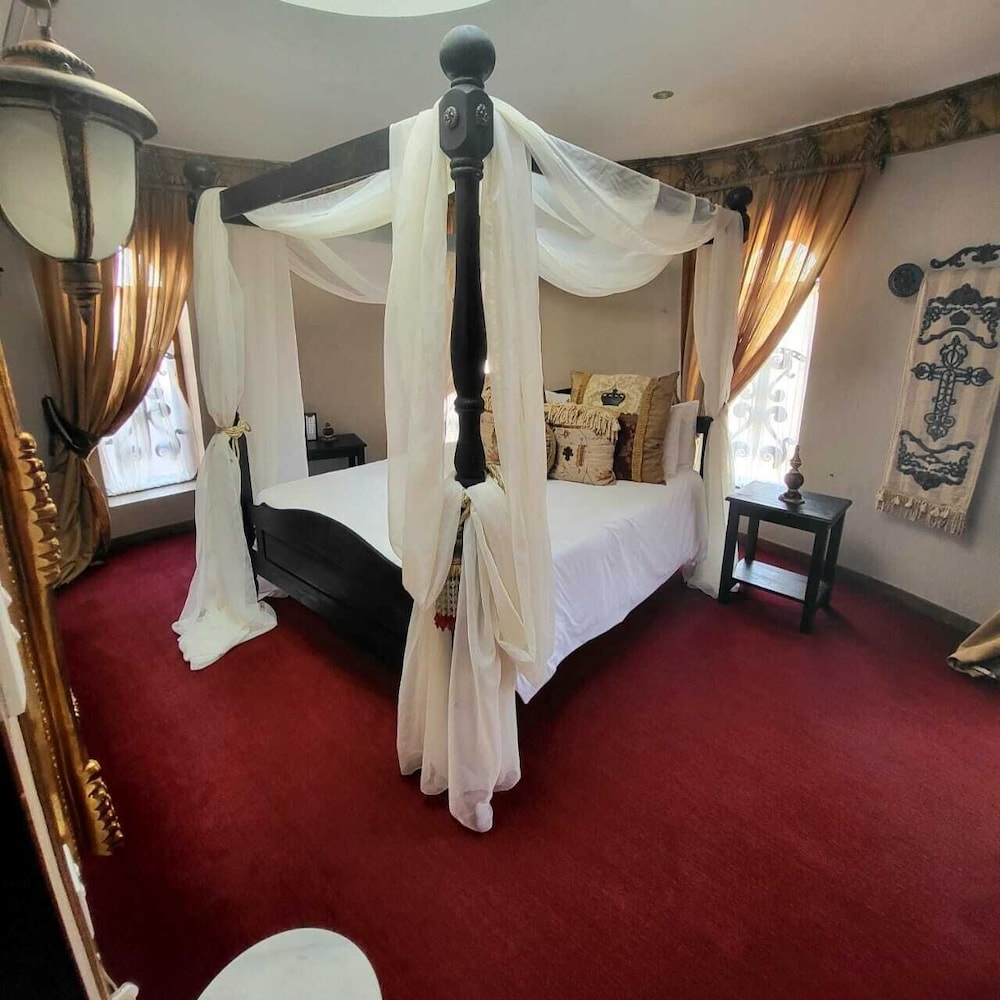 Suite, 1 Queen Bed