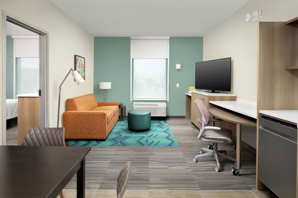 Suite, 1 King Bed, Accessible (Hearing)
