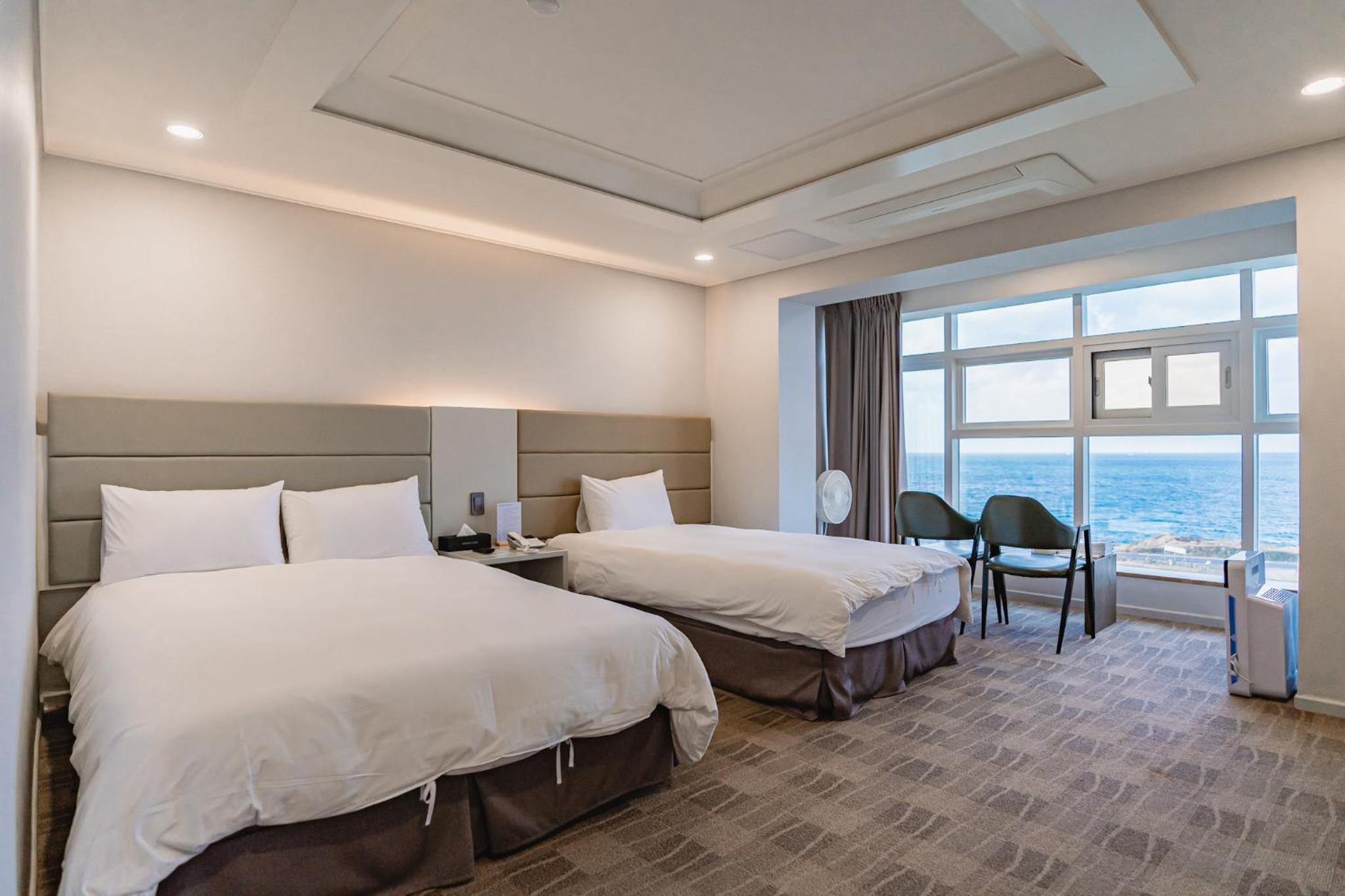 Double or Twin Room with Sea View