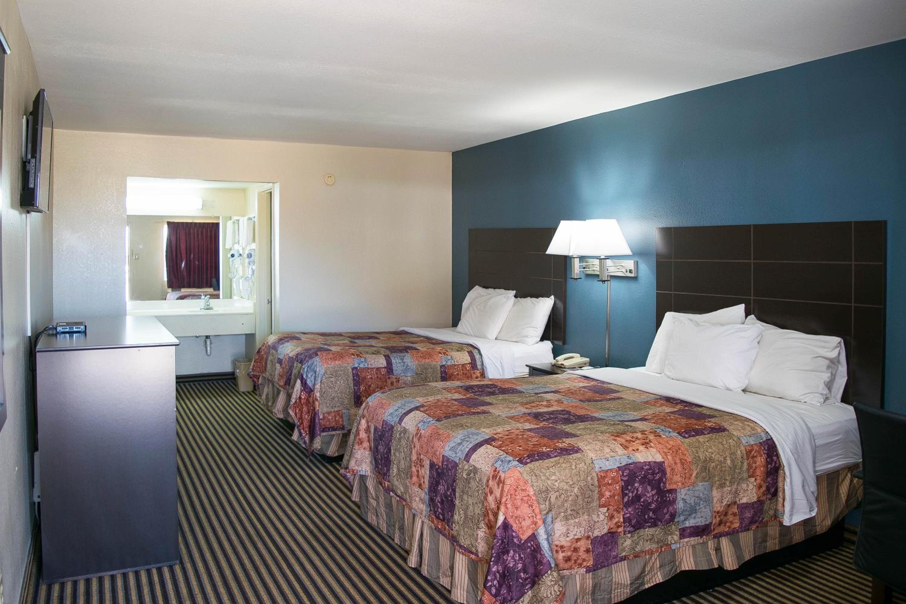 Queen Room with Two Queen Beds - Smoking