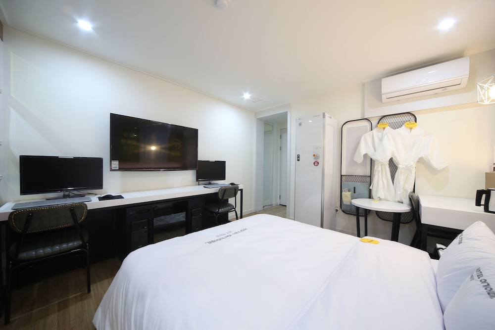 Deluxe Room (Battlegrounds room with 2 PC set)