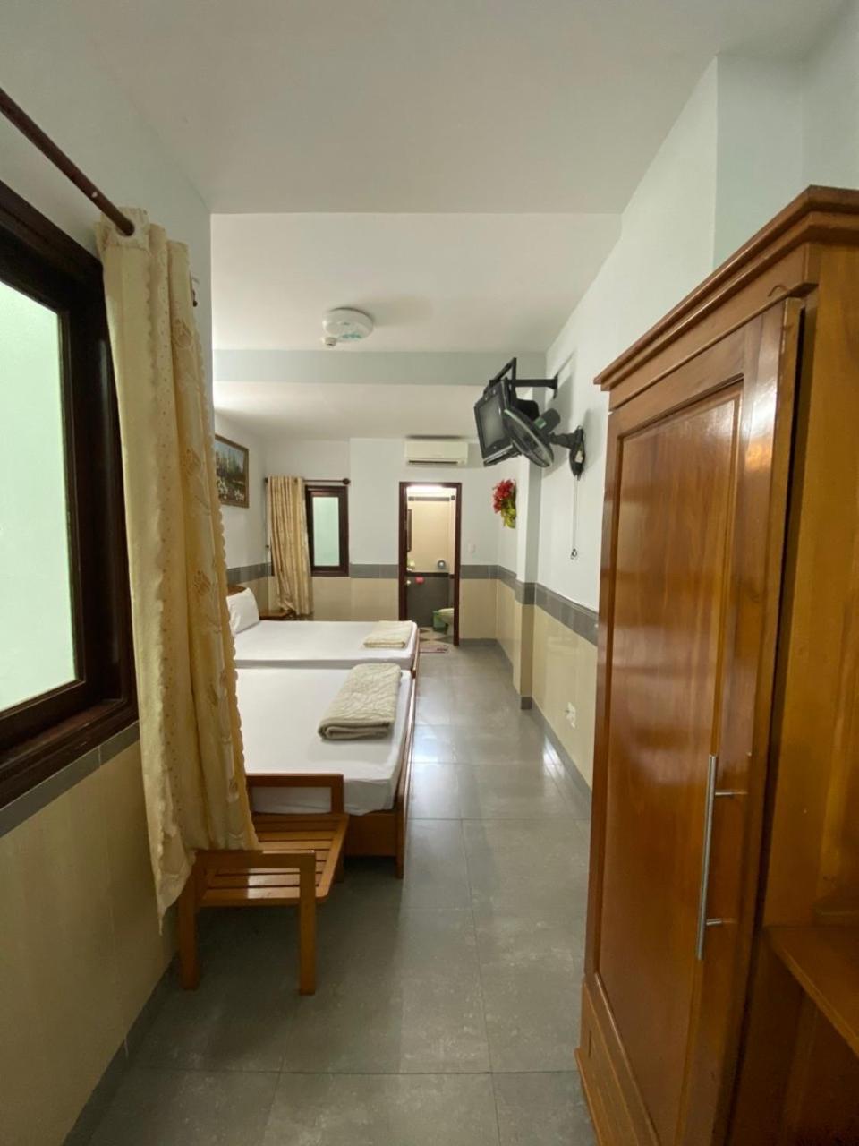 6-Bed Mixed Dormitory Room