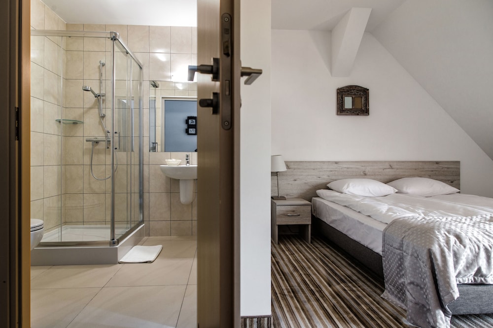 Standard Single Room (4)