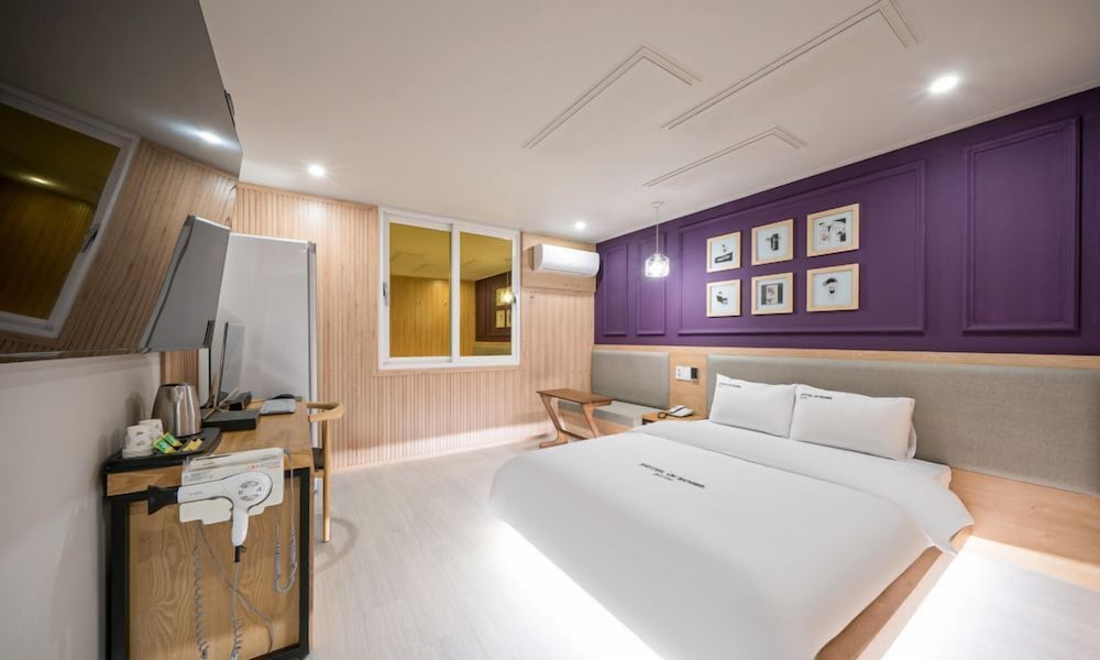 Deluxe Double (No Bathtub)