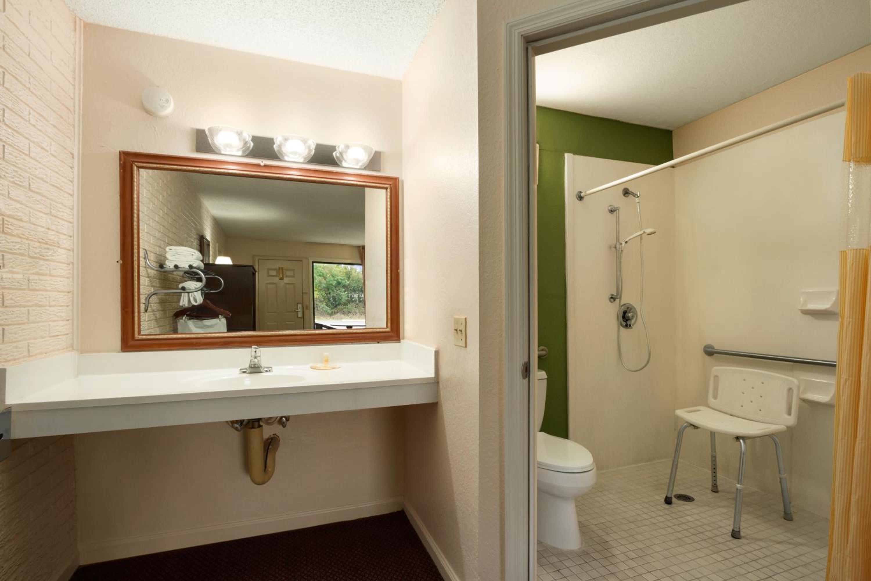 King Room - Disability Access/Non-Smoking