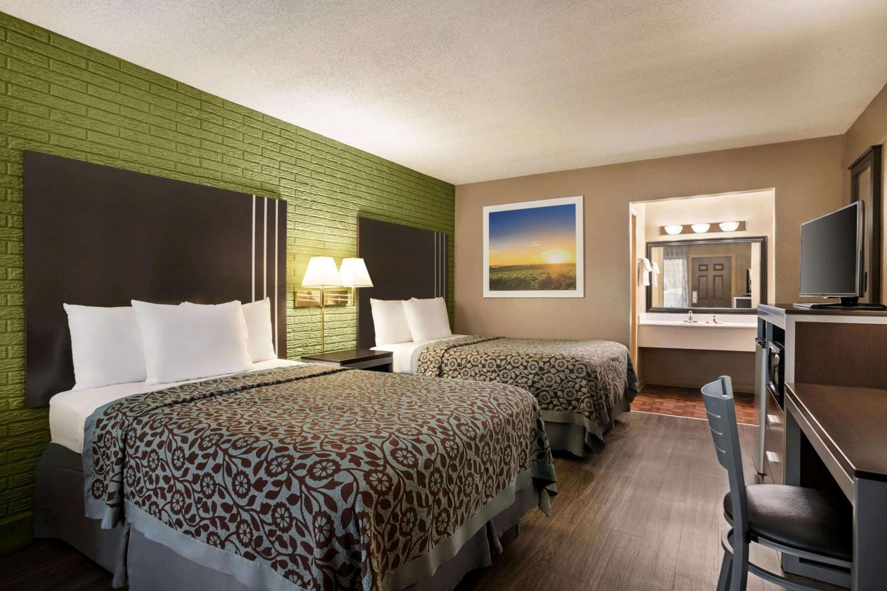 Deluxe Double Room with Two Double Beds - Smoking