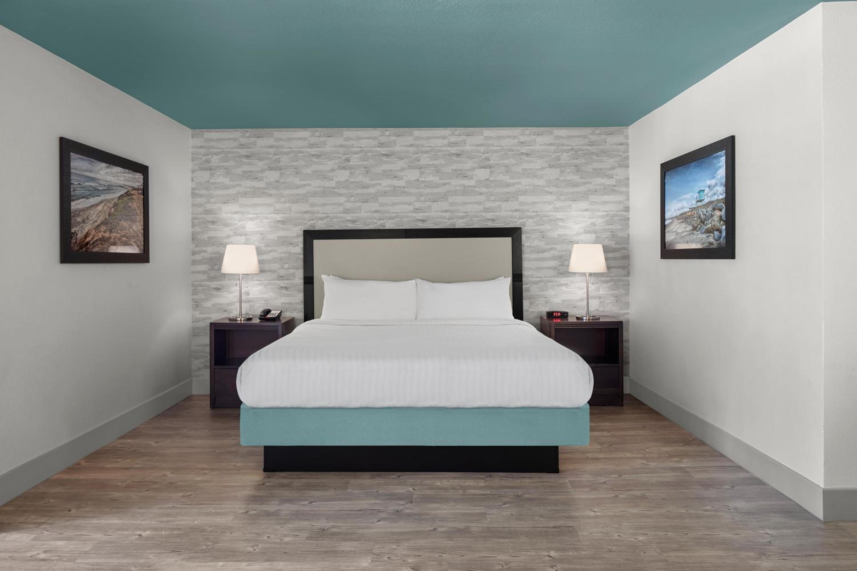 King Studio with Sofa Bed