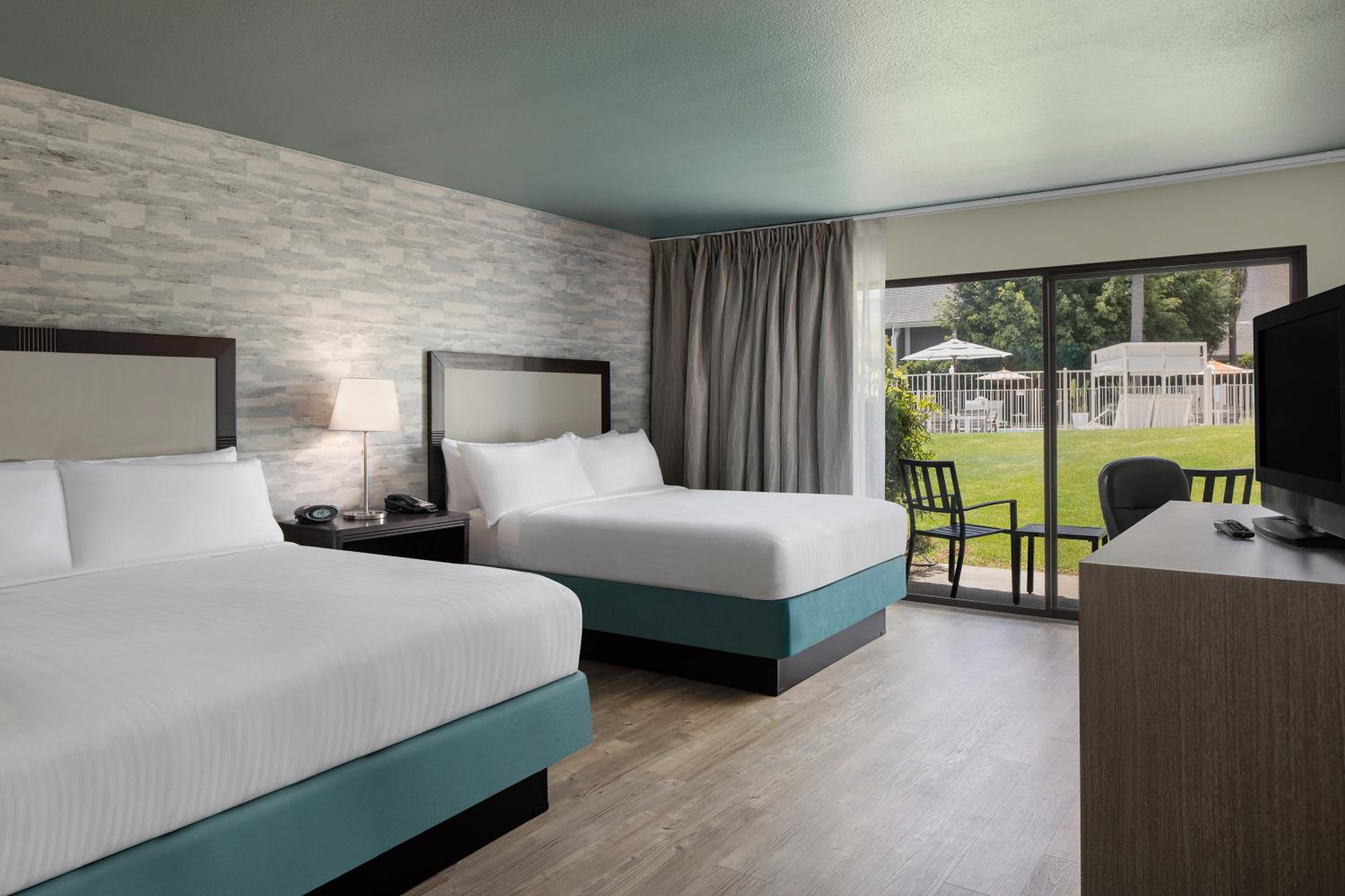 Queen Room with Pool View