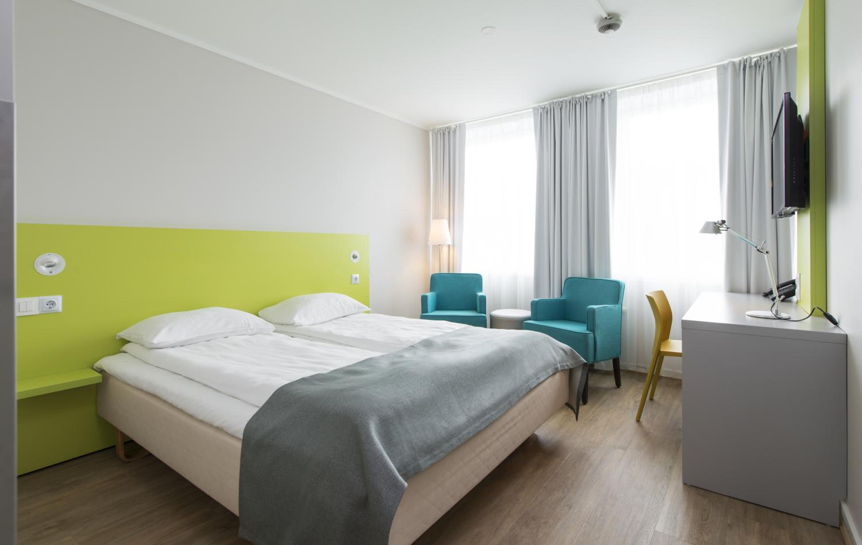 Standard Double Room, double bed 63 in