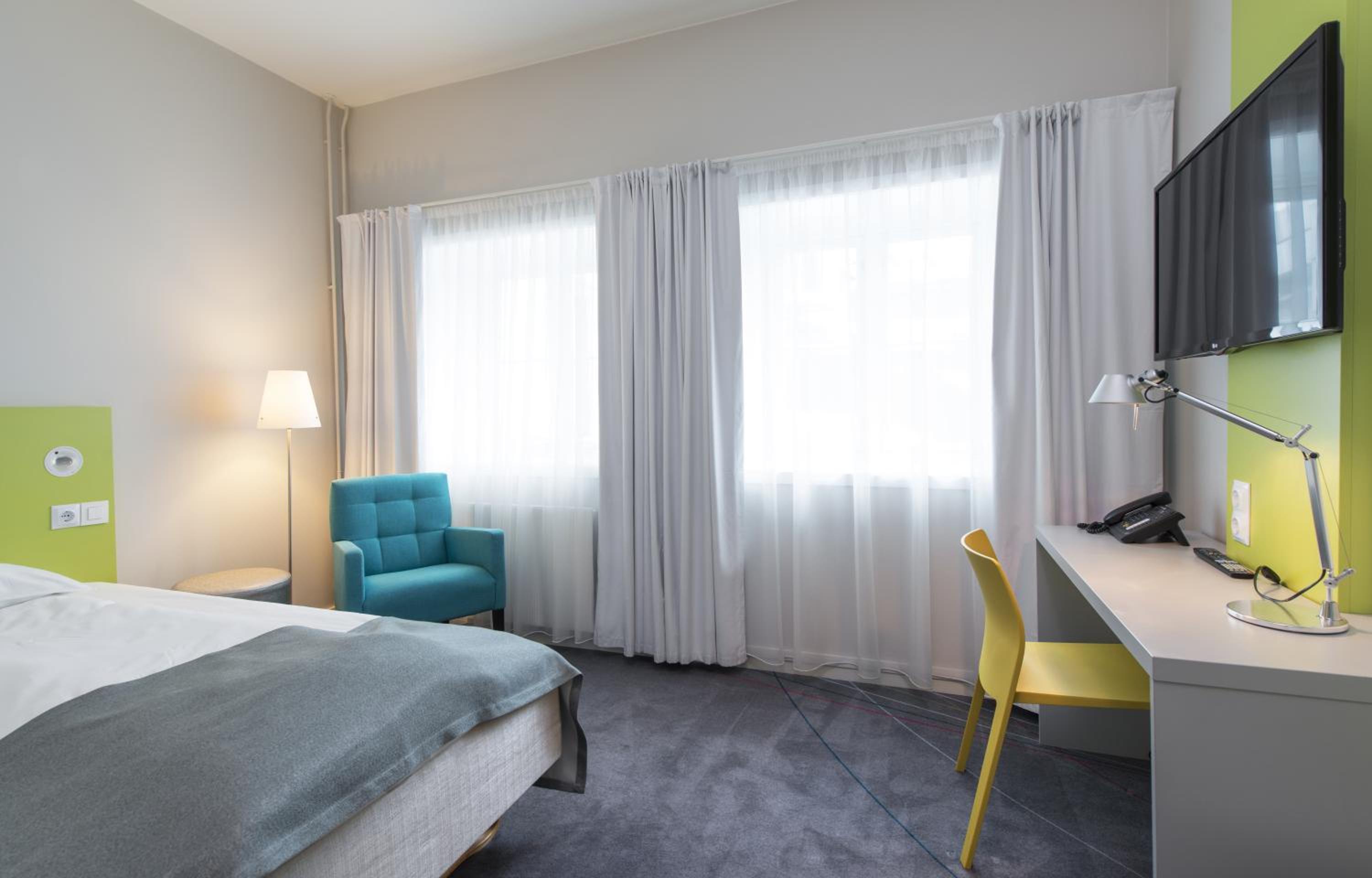 Standard Queen Room