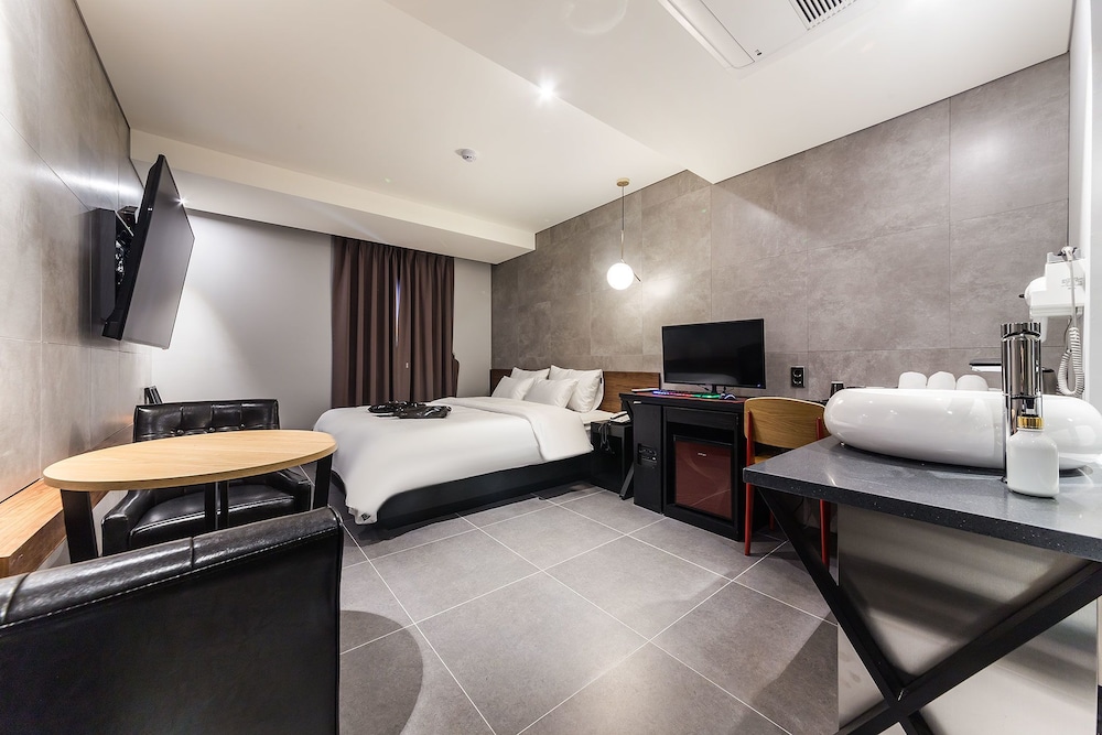 Deluxe Room (B)