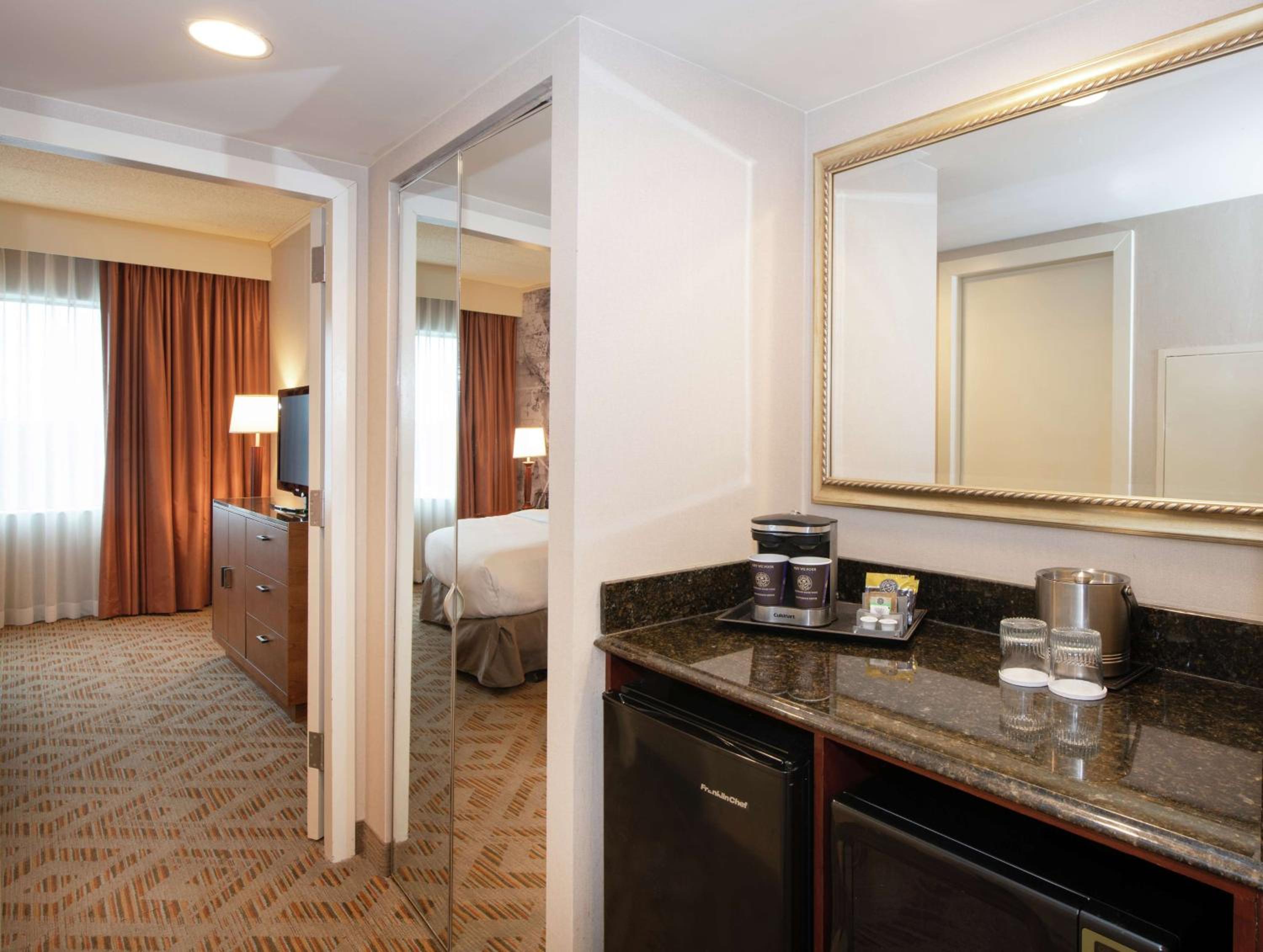 King Suite - Disability Access/Hearing Impaired - Non-Smoking