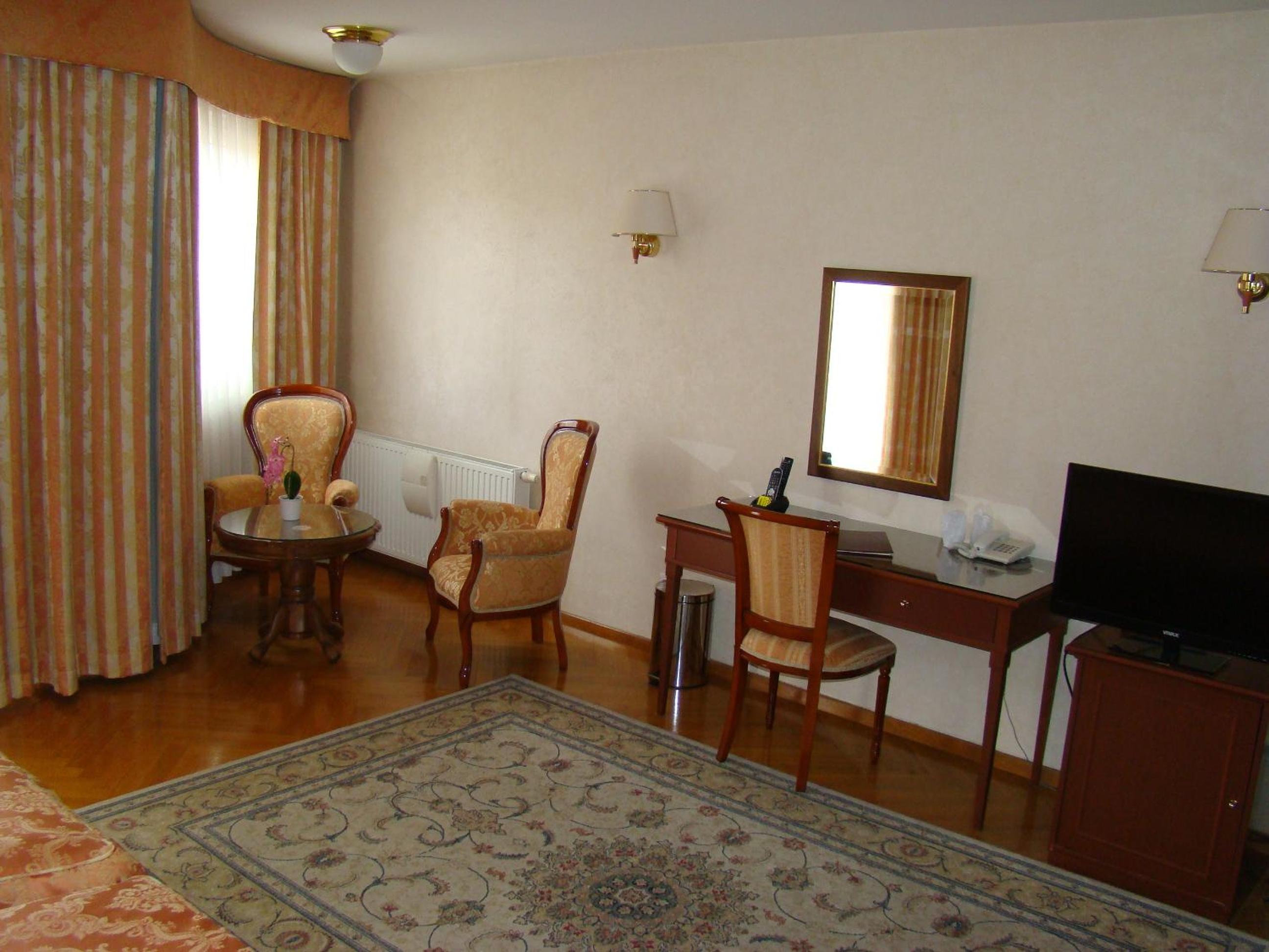 Superior Twin Room with City View