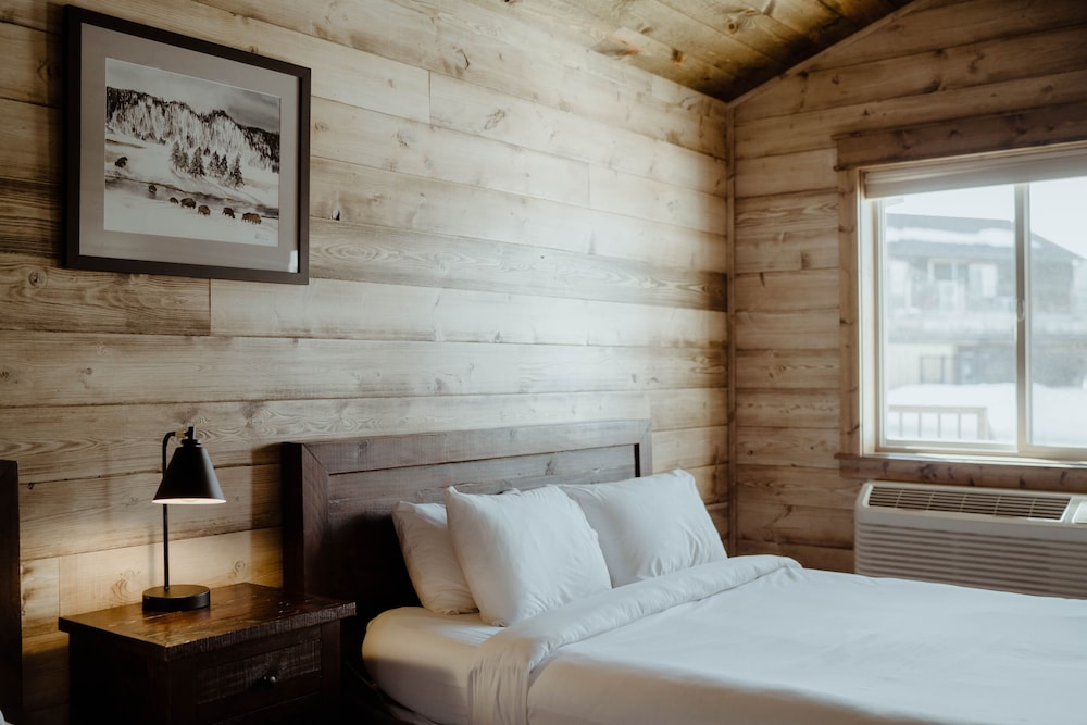 Teton Double Queen Cabin