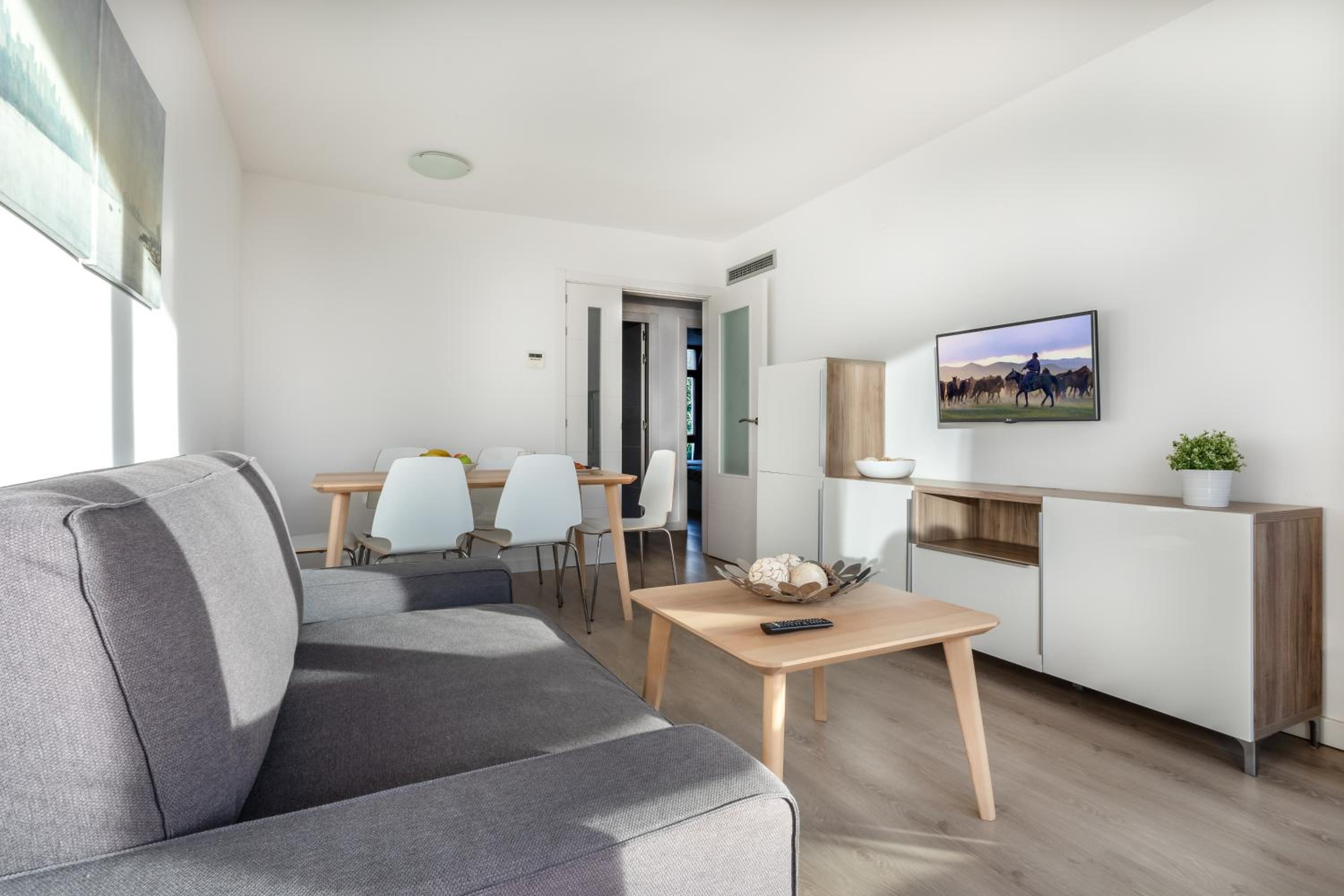 Deluxe 2 Bedroom Apartment - Sea View