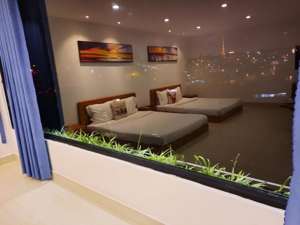 Family Quadruple Room, 2 Queen Beds, Balcony, Mountain View