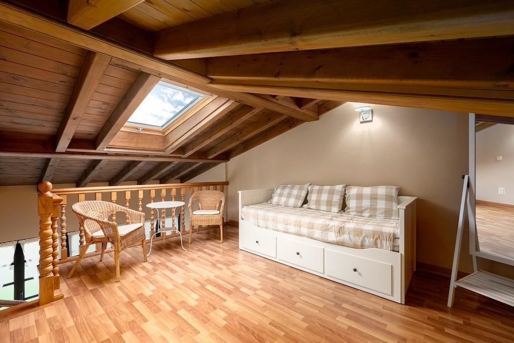 House, 4 Bedrooms, Courtyard Area