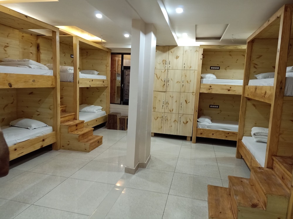 Grand Shared Dormitory, Mixed Dorm