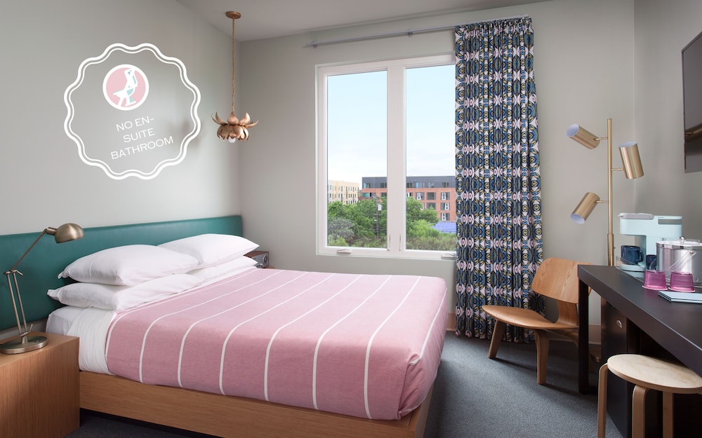 Standard Room, 1 Queen Bed, City View (Cabin Queen Room with Shared Private )