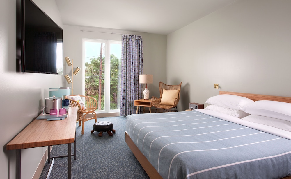 Superior Room, 1 King Bed, City View (Waller King Room)