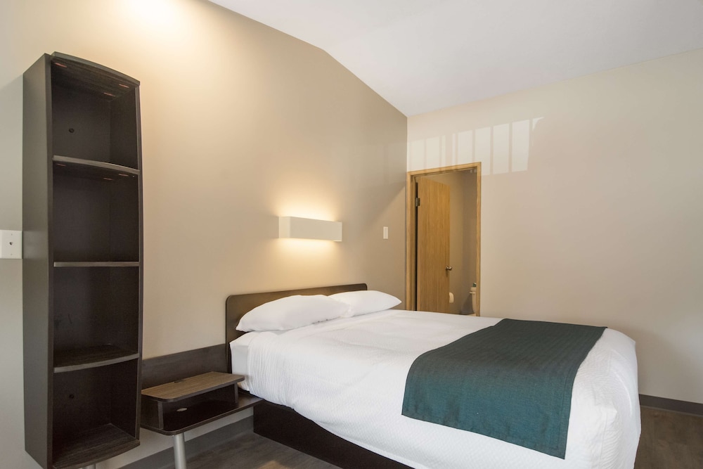 Standard Room, 1 Queen Bed, Non Smoking, Kitchen