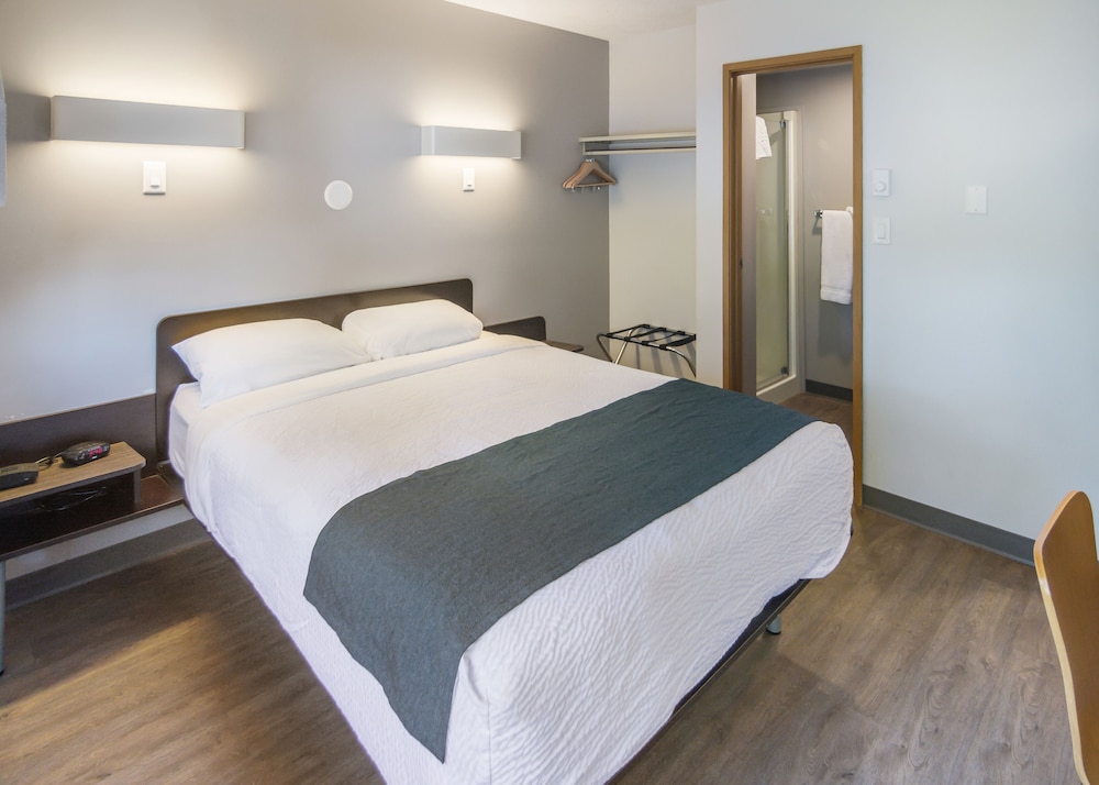 Standard Room, 1 Queen Bed, Non Smoking
