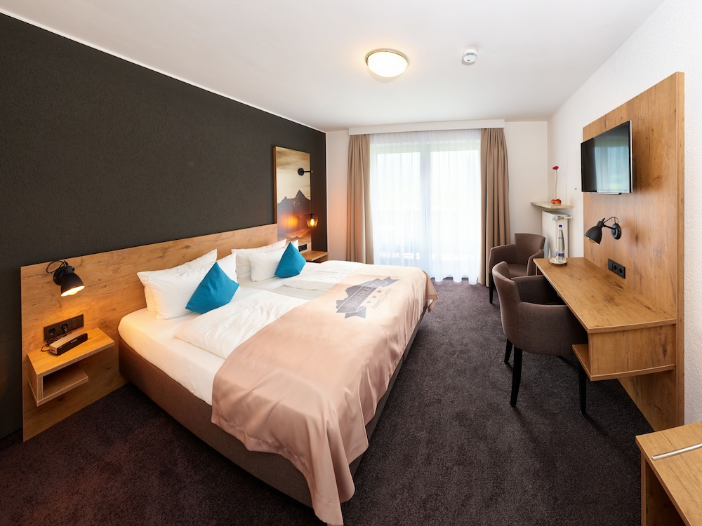 Basic Double Room, Non Smoking, Mountain View