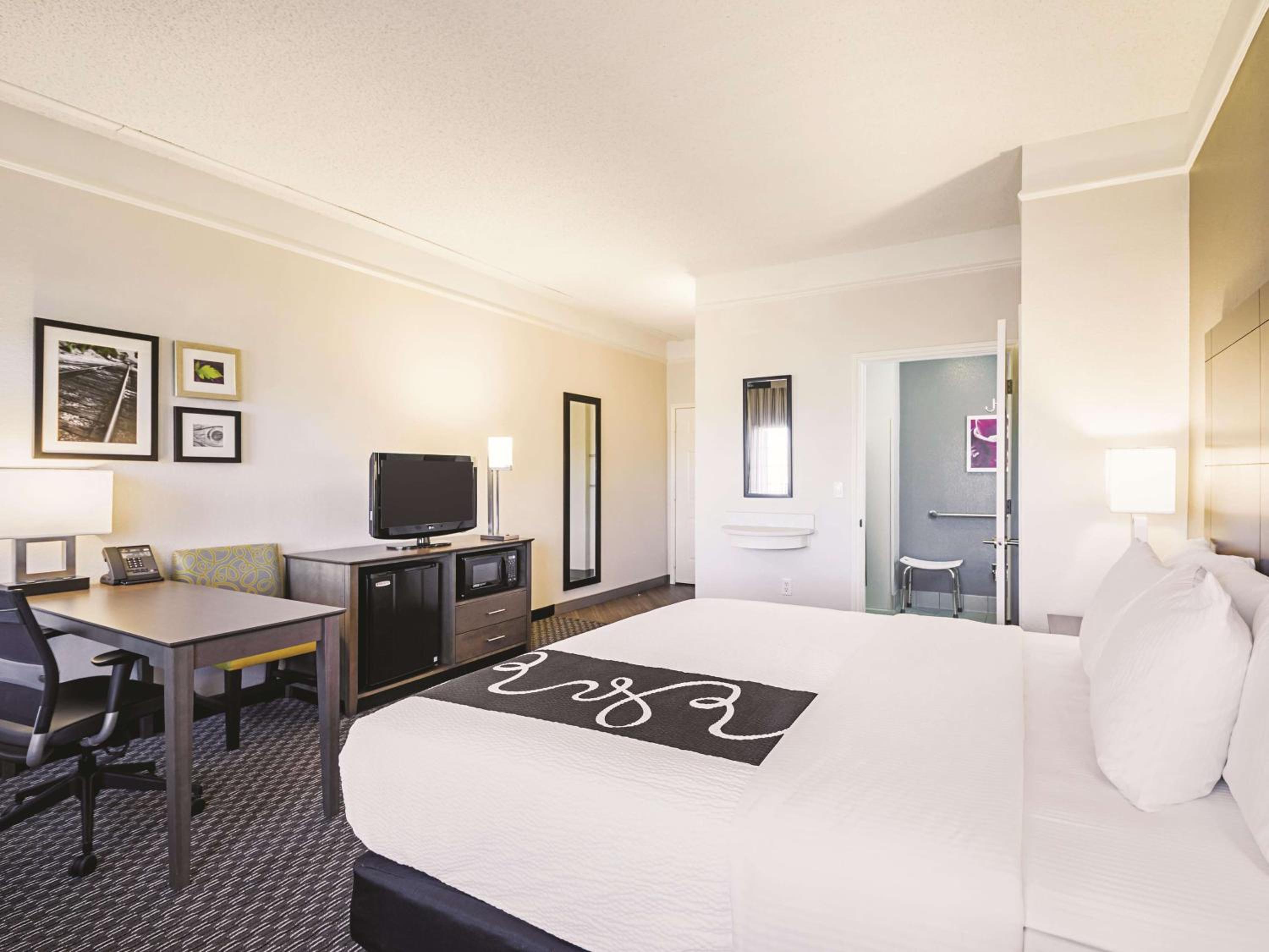 King Room with Roll-In Shower - Mobility Access/Non-Smoking
