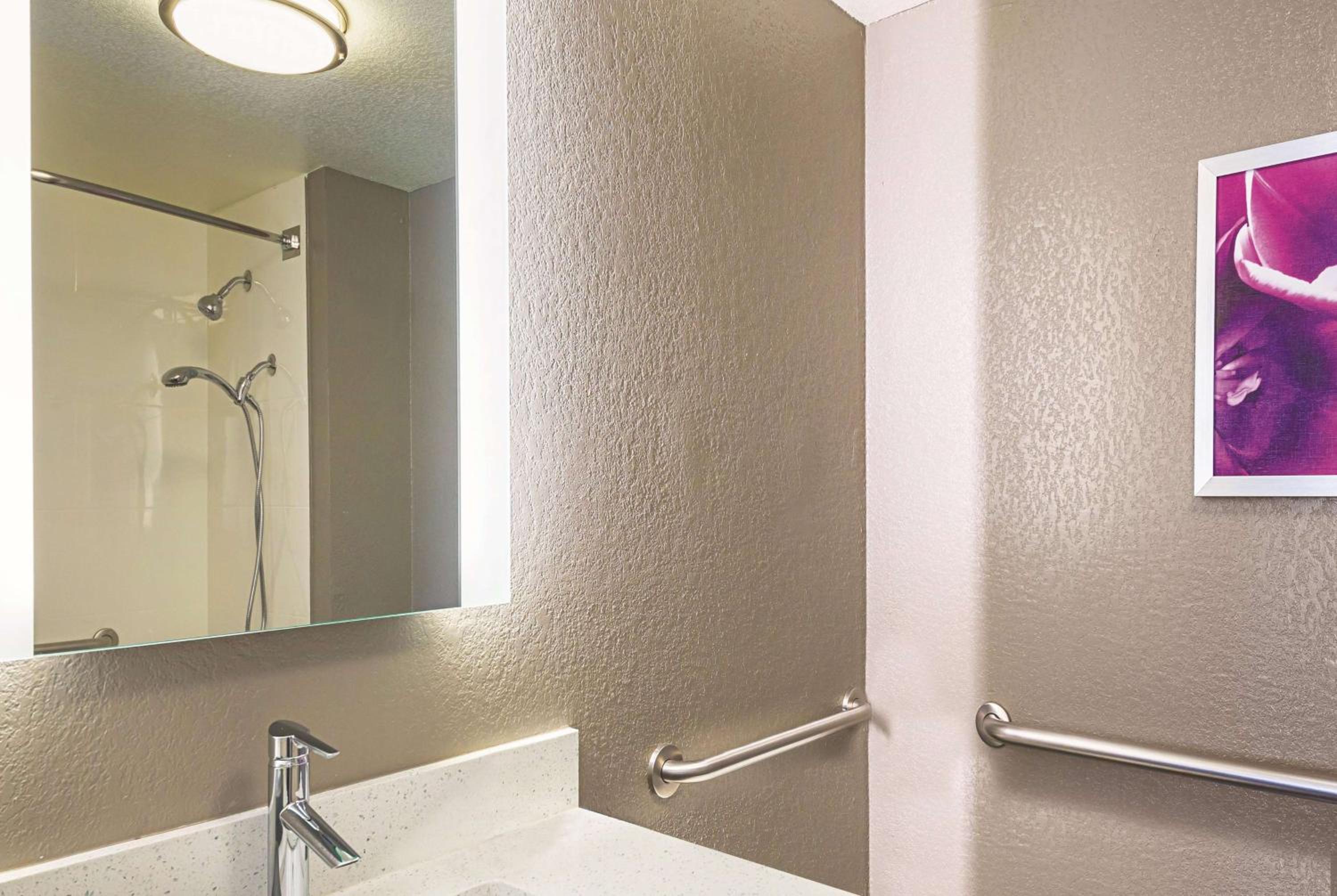 Double Room with Two Double Beds and Bath Tub - Mobility Accessible/Non-Smoking