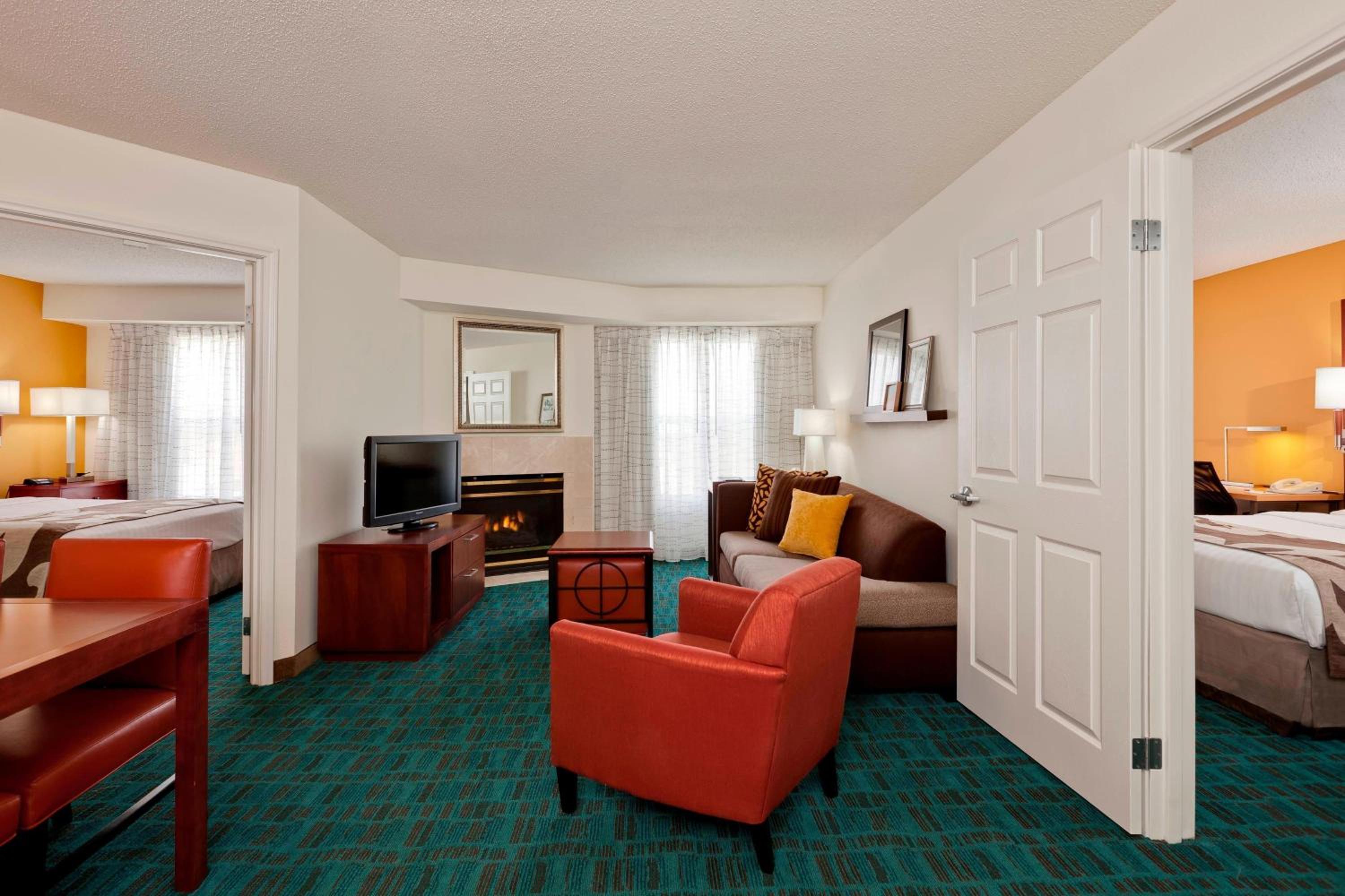 Two-Bedroom Suite with Roll-in Shower - Mobility and Hearing Accessible