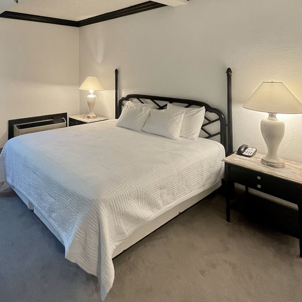 Room, 1 King Bed, Non Smoking (Golf View)