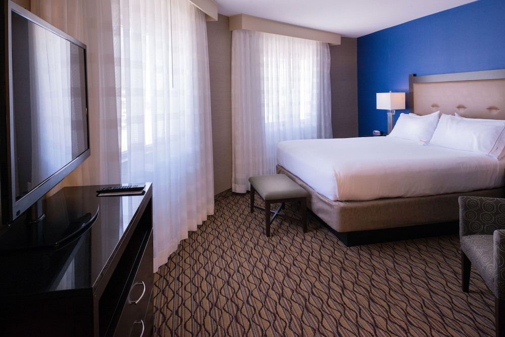 Standard Room, 1 Queen Bed, Accessible (Mobility Roll-In Shower)